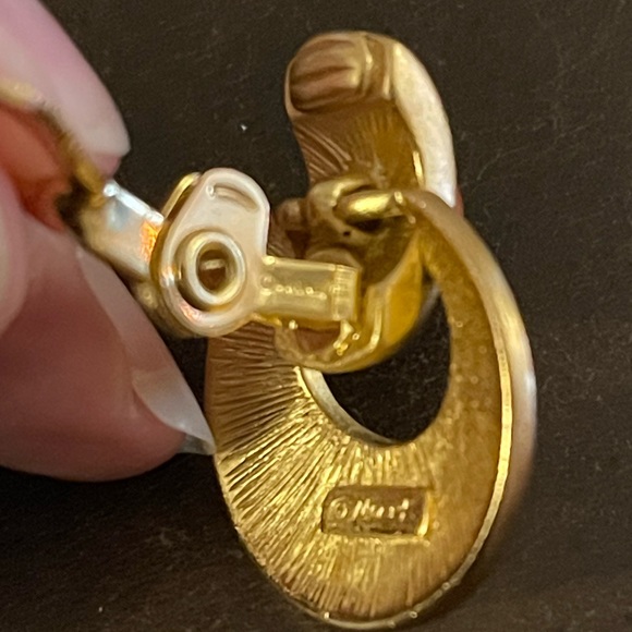 Vintage Monet Luxury Clip Earrings Naturelle - Picture 4 of 5